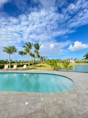 Luxury 5-BR Villa With Chef Golf Car Pool Lake